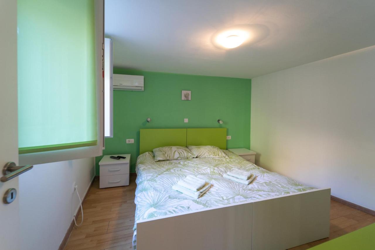 Apartment Fly Split Exterior photo