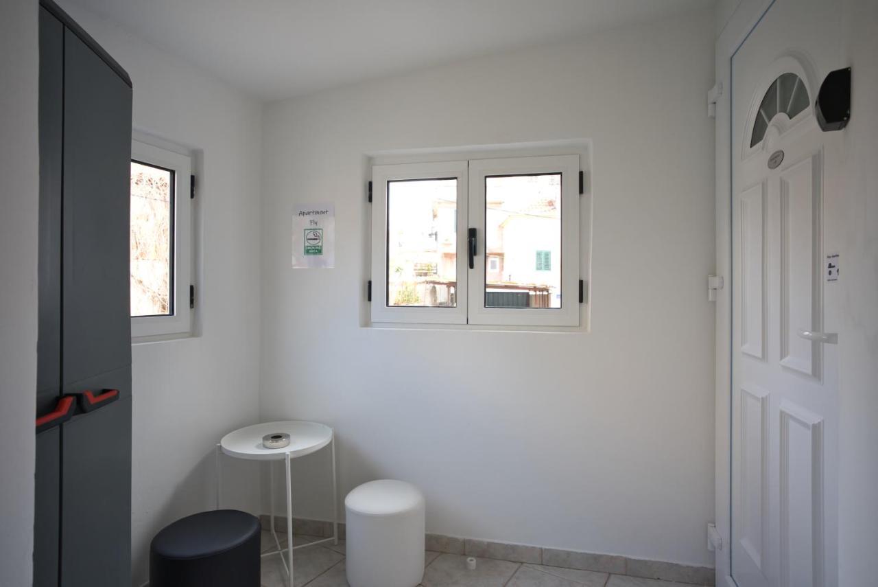 Apartment Fly Split Exterior photo